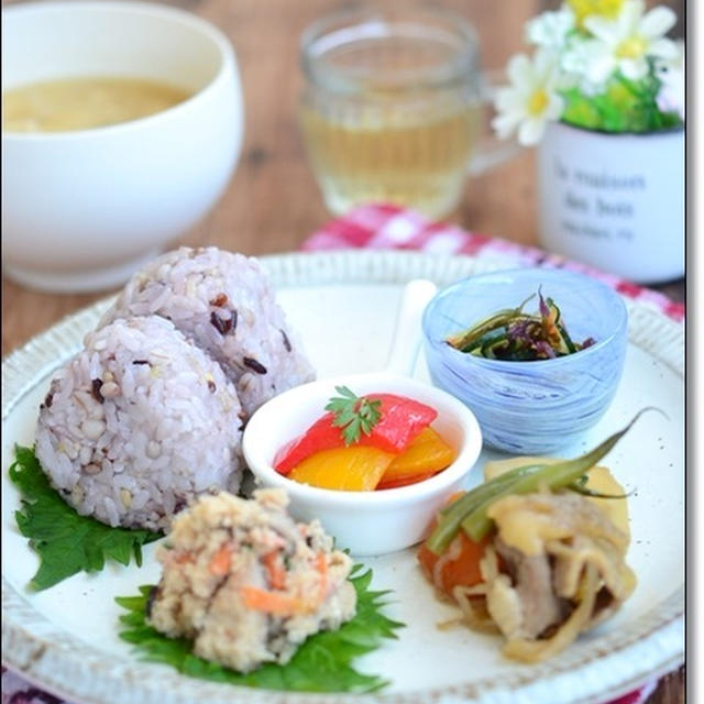 おにぎりワンプレートで朝ごはん