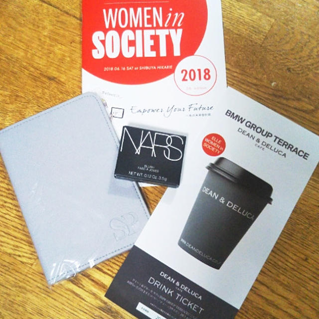 お土産☆ELLE WOMEN in SOCIETY 2018