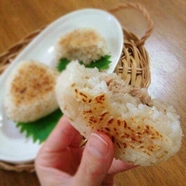 * 麺つゆ de ツナマヨ焼きおにぎり *