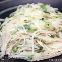 4種のペパーと香菜香る♪細切りジャガイモの酸辣炒めと桃谷樓でフカヒレランチ。