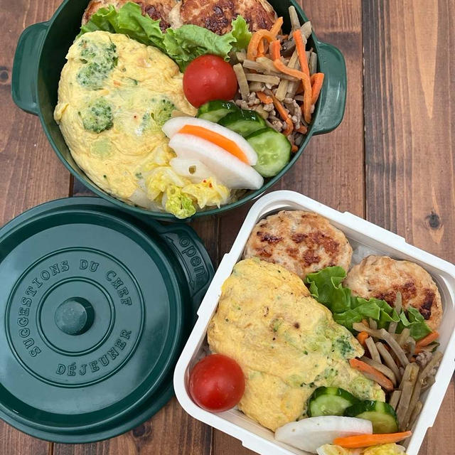 ブロッコリーと鶏ミンチのオムレツ弁当と　餡子入りラウンドパン