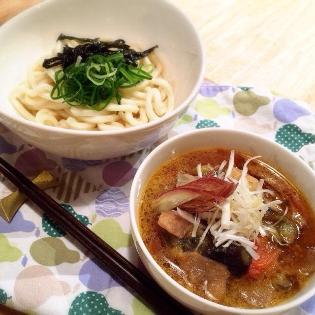 【めんつゆ×ごま油】トマトとナスのつけうどん