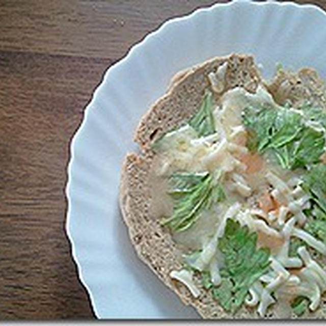 おから蒸しパンでセロリピザ