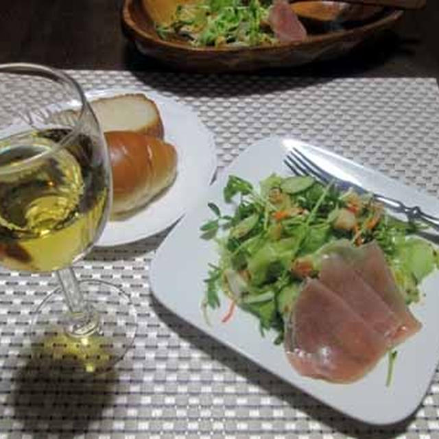 今までにないタイプのドレシングdeサラダメインの食事。。。