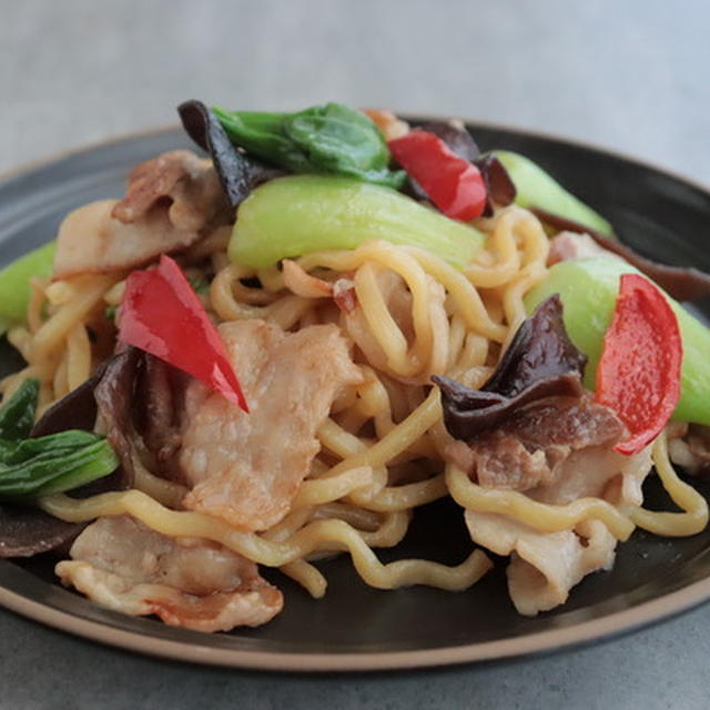 いつものソースに飽きたら！豚バラと青梗菜のオイスター焼きそばと焼きそばレシピ色々