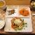 チキンとレンコンのハニー醤油ソテー＆ニンジンサラダ＆田つくりの定食♪