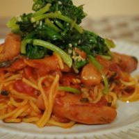 菊菜とウィンナーのトマトパスタ。