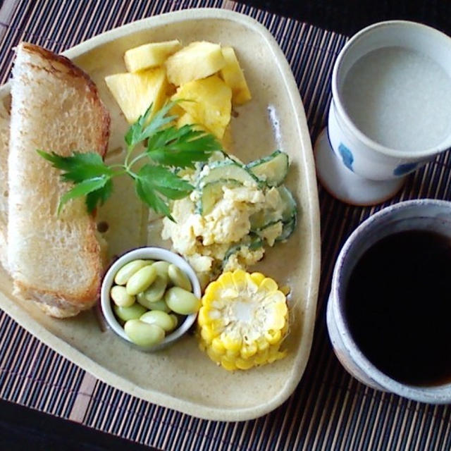 今朝の朝食！と今日の収穫！