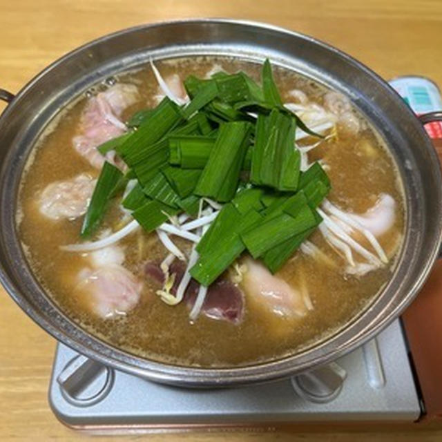 肌寒い休肝日に「味噌ホルモン鍋」