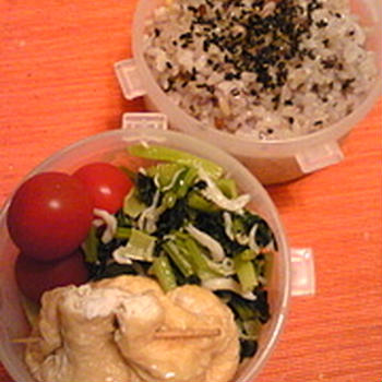 【お弁当】卵入り油揚げ巾着と小松菜煮びたし
