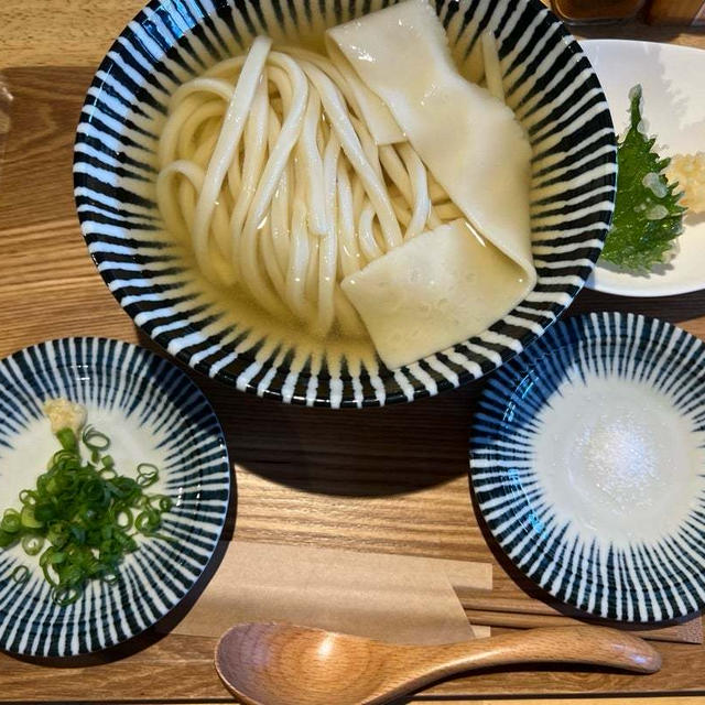 暑い夏にはいりこと昆布だしの冷かけうどんでクールダウン　阪神西宮　うどん屋椀白