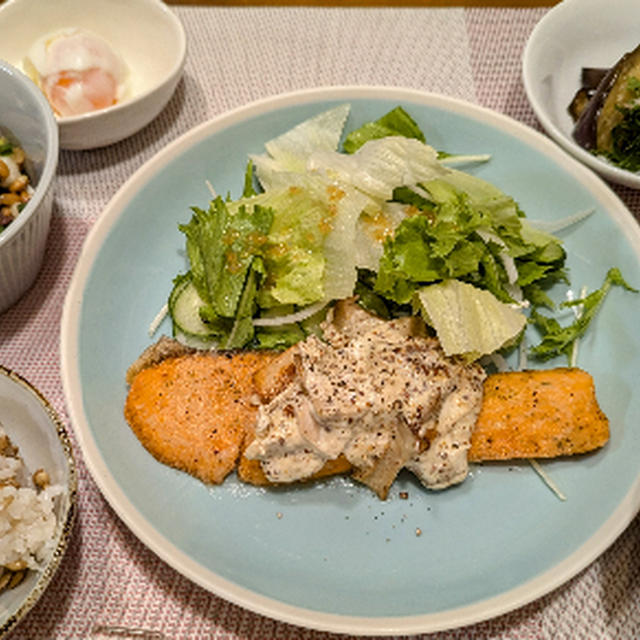 サーモンソテー きのこマスタードチーズソース