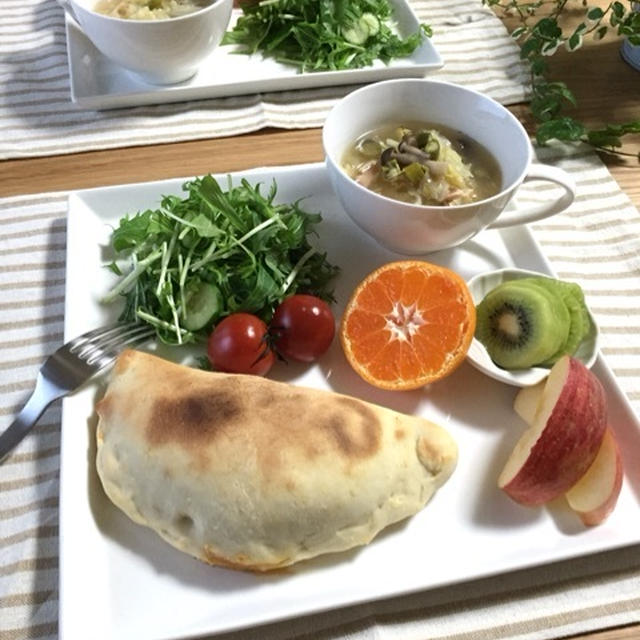久々な子供たちの大好きなカルツォーネde朝ごはん♪…試合前後の食事。