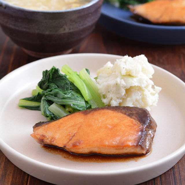 安定ブリの照り焼きとクリチオニポテサラダのごはんの日。