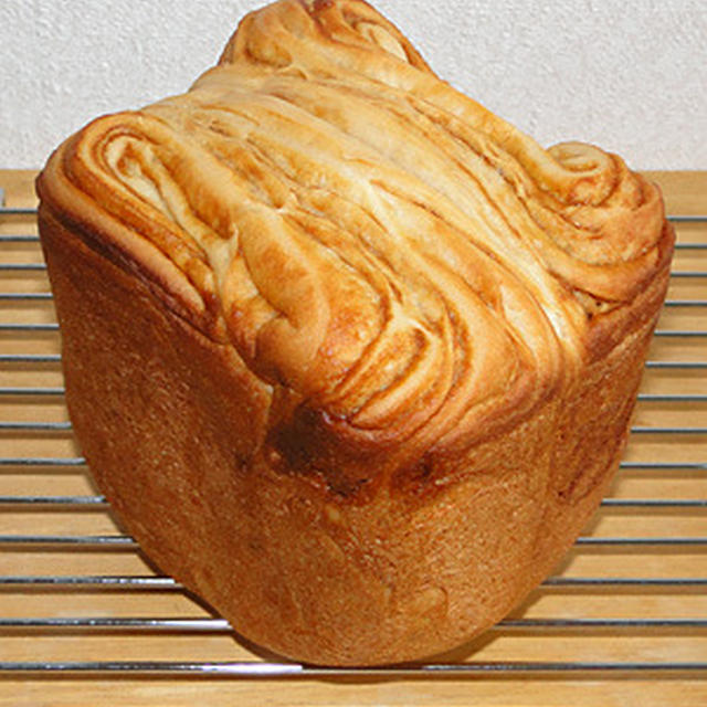 GOPANのパネトーネマザー・キャラメルマーブル食パン