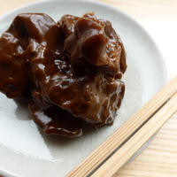 鶏レバーと砂肝のソース煮