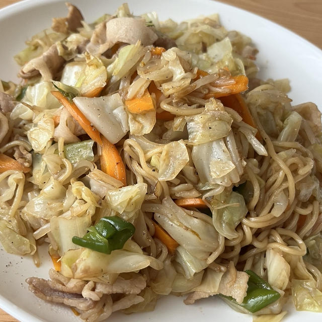 焼きそばの１人前って少なくない？