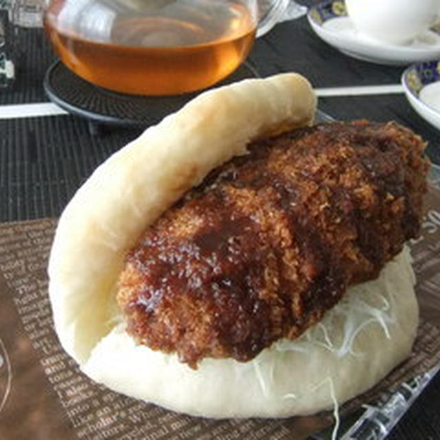 二つ折りバンズでサンドイッチ♪