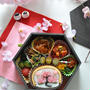 桜開花　お花見弁当に飾り巻き寿司