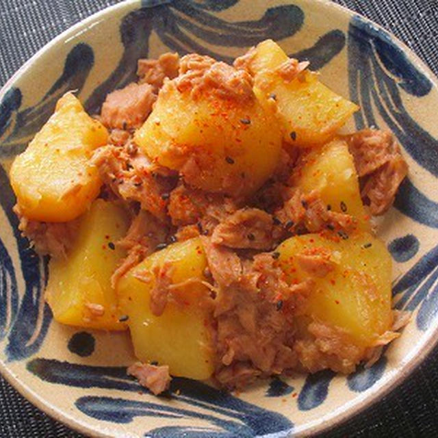 七味唐辛子がけじゃがツナ煮物♪