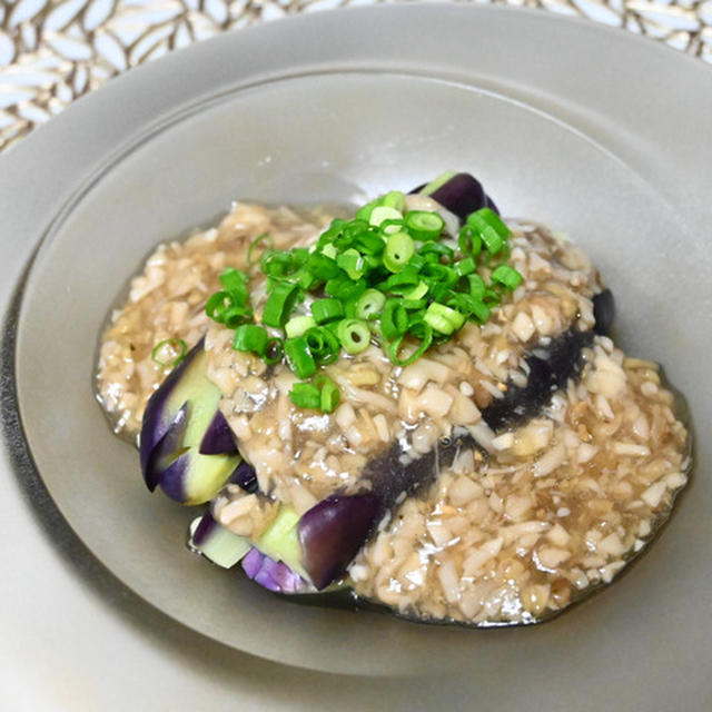 レンジなすのしいたけそぼろ風あんかけ。野菜だけでとってもおいしい、とってもヘルシーなおつまみ。