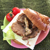 焼き豚バーガーの朝食☆マスタードたっぷり♪