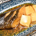 銀ダラと豆腐の煮つけ。地味だけどおいしい基本の和食のお惣菜。