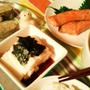 晩ごはん：鮭の塩焼きと山芋短冊、出汁巻き。