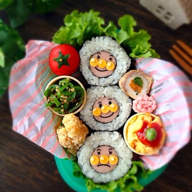 アンパンマン風の魚肉ソーセージ巻き寿司子ども弁当。