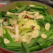 鶏ガラダシから作った、減塩牛モツ鍋〜☆