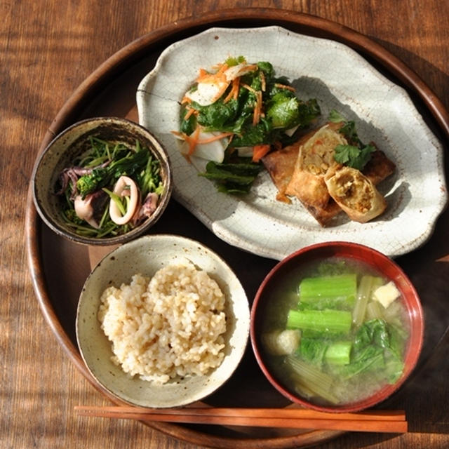 一汁二菜ごはん ◆蕗とかつお菜のお味噌汁、ひよこ豆＆大豆のパテと切干大根の春巻き、イカ・豆苗・菜花の炒め物