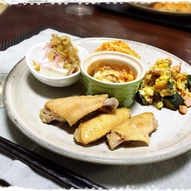 ストウブで味噌煮込み手羽とか胡麻人参パスタとか。