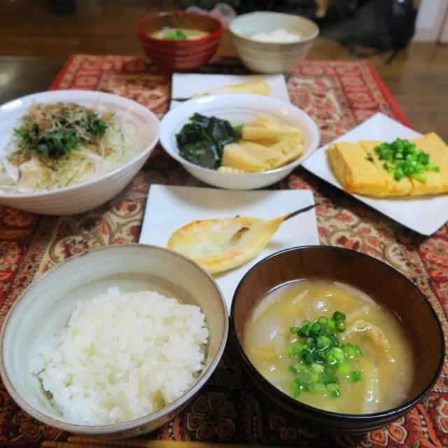 新たけのこで若竹煮、ふく一夜干しなどで朝ごはん。