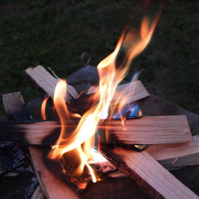 キャンプで道具・・・モンベルの焚き火パーカ｢フエゴパーカ｣