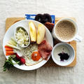 12月2日の朝ごはん。調理時間6分。レーブクーヘンと野菜色々盛り合わせ
