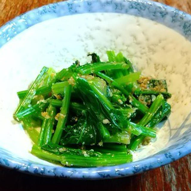 ほうれん草の胡麻和え、牡蠣だし醤油で