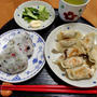 焼き餃子ときゅうりと花むすび