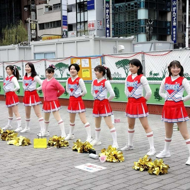 朝チアさんに遭遇！新橋駅前で