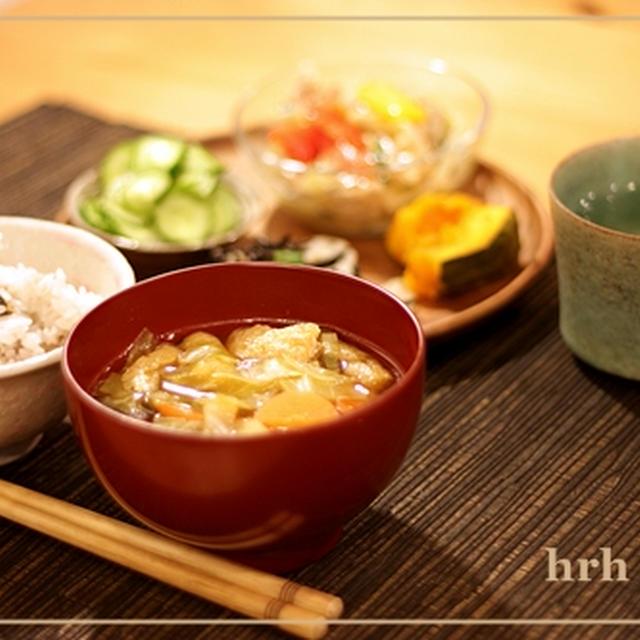 白×黒　蓮根とひじきの胡麻炒め。和カフェ晩御飯♪
