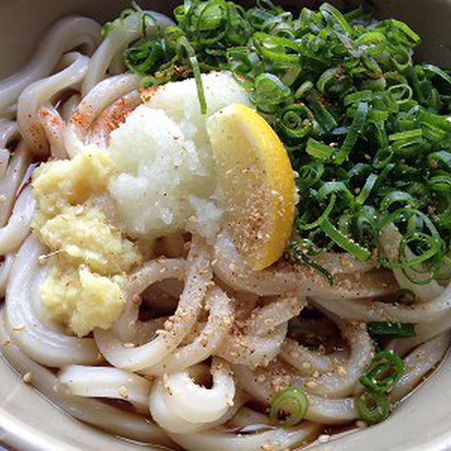 ねぎたっぷり冷ぶっかけうどん。のびるきなこ