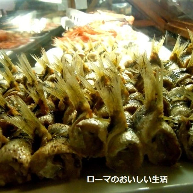 ヴェネツィアのバーカロで　チケッティつまみながらワイン♪