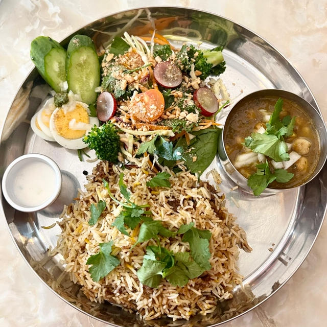 ミスターサモサ 　北浜にあるビリヤニの店　酸味とスパイスが絶妙なバランスのカレー