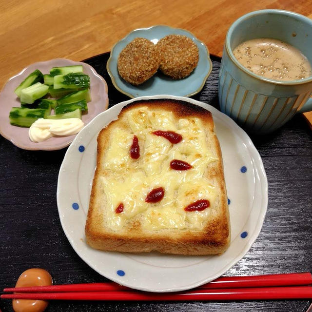 チーズトーストとごまかぼちゃコロッケ