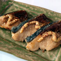 話題のスパイスでおいしいおうちごはん　ハウスつぶ入りマスタード