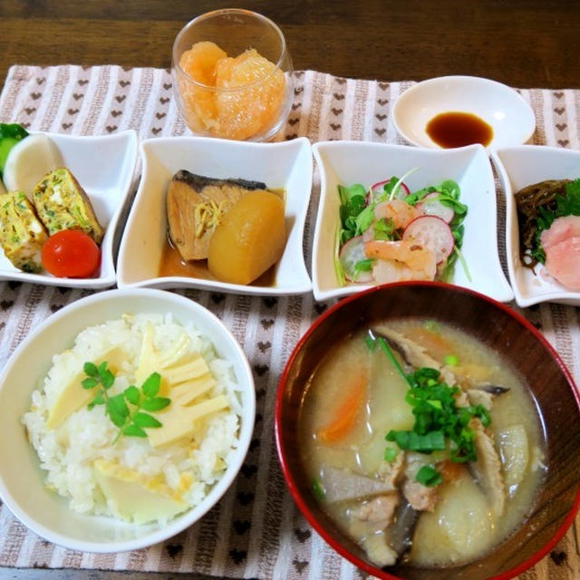 旬のタケノコごはん