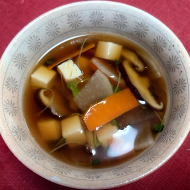 豆腐と野菜のつゆ、枝豆の塩茹で
