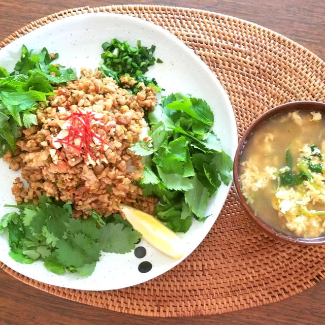 今日もエスニックそぼろカリー と 三つ葉のふわふわ卵お吸い物