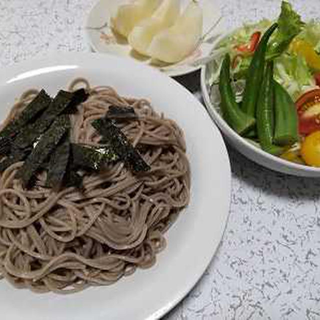 ざる蕎麦？皿そば？茄子とベーコンのトマトソーススパゲッティ