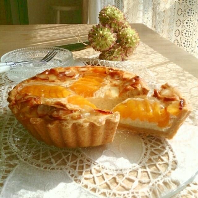 桃のチーズタルトと誕生日の食卓から。