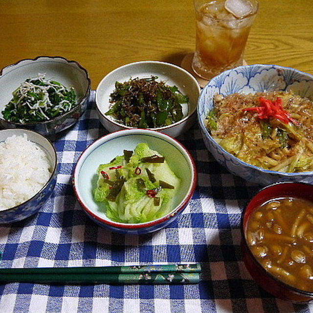 【夕食】焼きうどん・ほうれん草おひたし・ししとうとじゃこの炒め物…